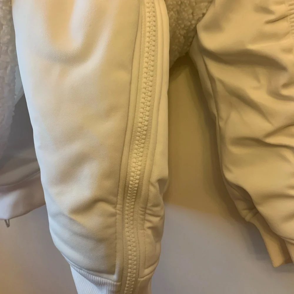 Brand New with tags Adidas x Ivy Park Originals heavy coat. - Picture 8 of 10